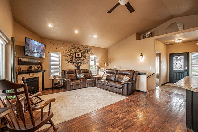 1050 Azure Way, Eagle Point, OR 97524