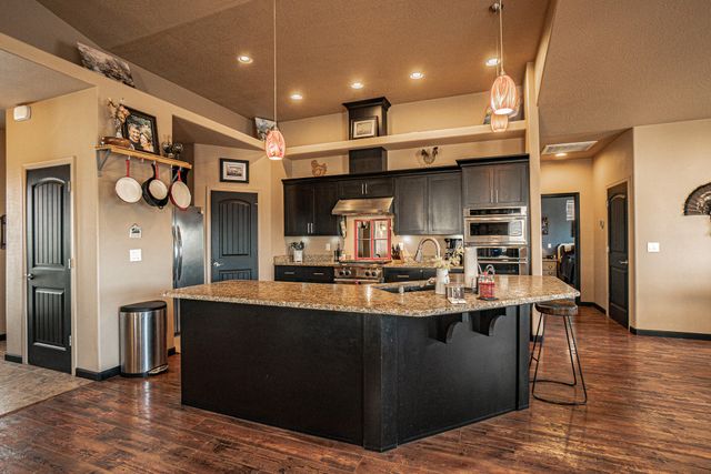 1050 Azure Way, Eagle Point, OR 97524