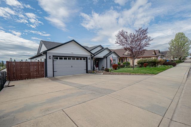 1050 Azure Way, Eagle Point, OR 97524