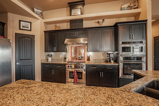 1050 Azure Way, Eagle Point, OR 97524