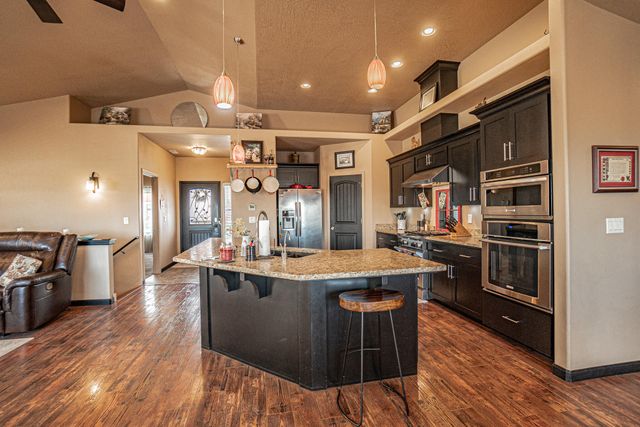 1050 Azure Way, Eagle Point, OR 97524