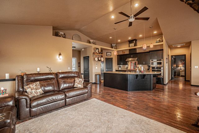 1050 Azure Way, Eagle Point, OR 97524