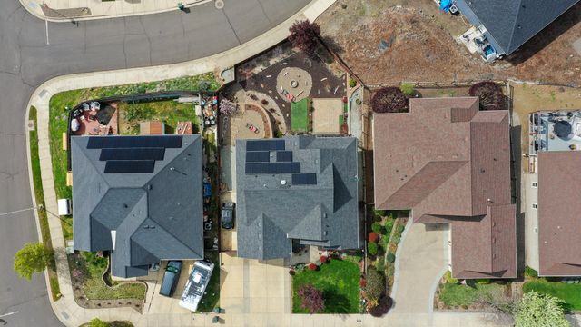 1050 Azure Way, Eagle Point, OR 97524