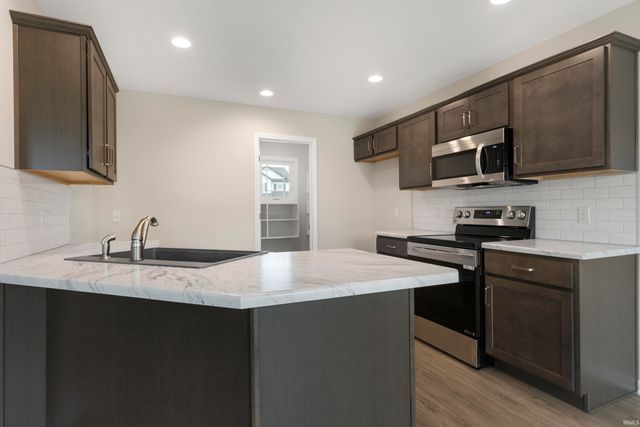 359 Lago Court, Fort Wayne, IN 46818