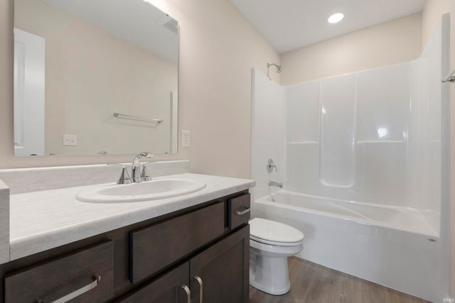 359 Lago Court, Fort Wayne, IN 46818