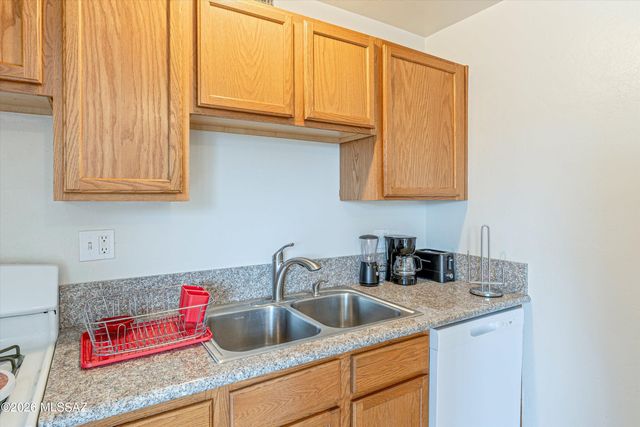 350 N Silverbell Rd Apt 137, Tucson, AZ 85745