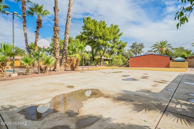 350 N Silverbell Rd Apt 137, Tucson, AZ 85745