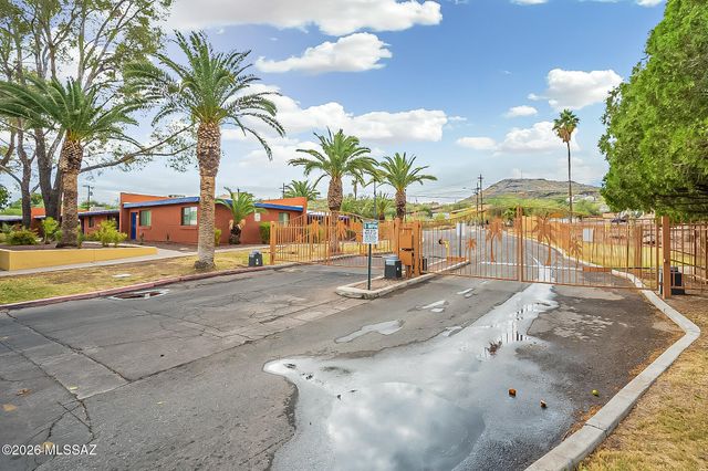 350 N Silverbell Rd Apt 137, Tucson, AZ 85745