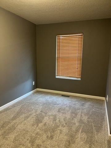 25 W Village Circle, Davenport, IA 52806