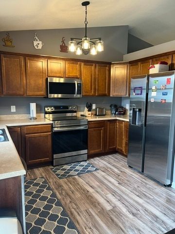 25 W Village Circle, Davenport, IA 52806