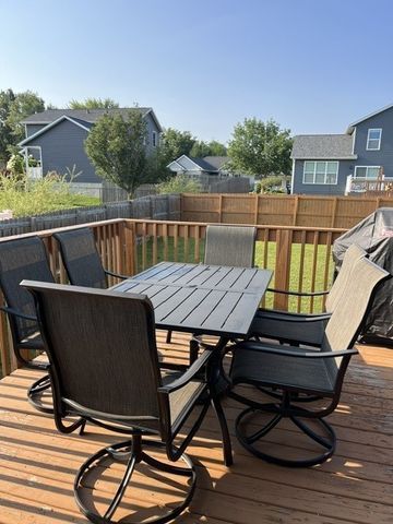 25 W Village Circle, Davenport, IA 52806
