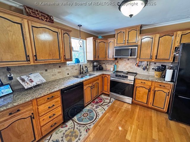 48 Spruce Lane, Poca, WV 25159