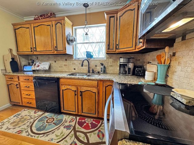 48 Spruce Lane, Poca, WV 25159
