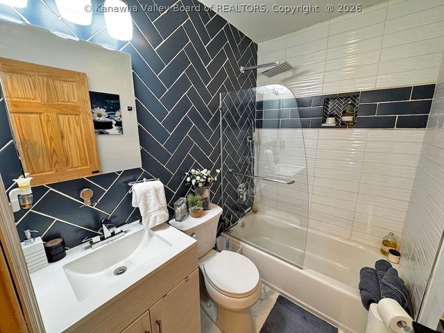 48 Spruce Lane, Poca, WV 25159
