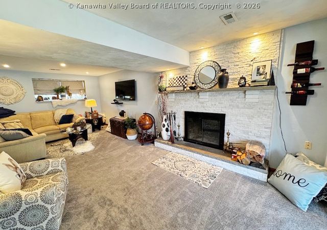 48 Spruce Lane, Poca, WV 25159