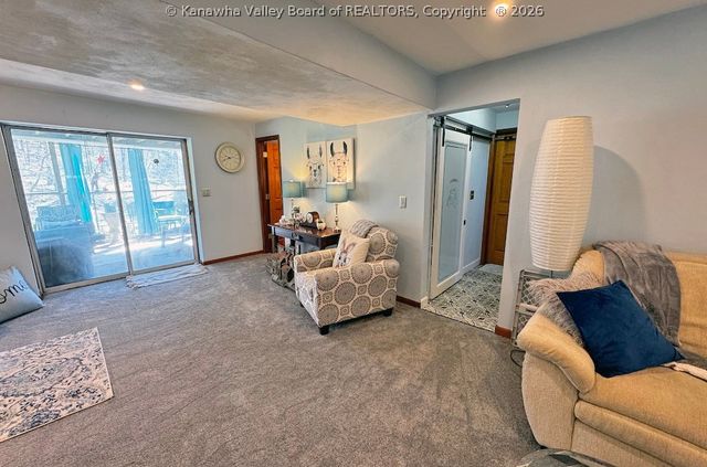 48 Spruce Lane, Poca, WV 25159