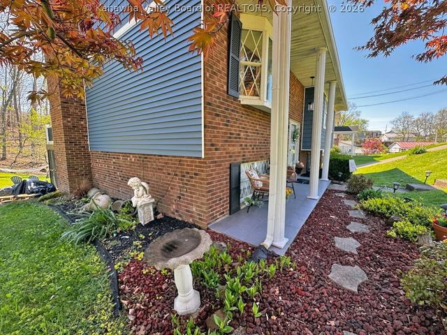 48 Spruce Lane, Poca, WV 25159