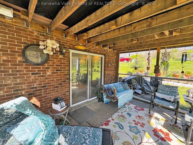 48 Spruce Lane, Poca, WV 25159