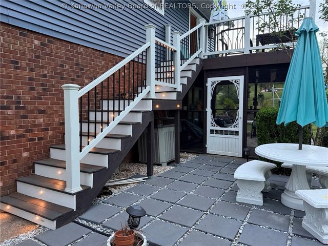 48 Spruce Lane, Poca, WV 25159