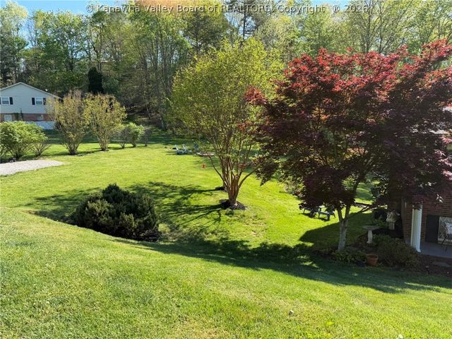 48 Spruce Lane, Poca, WV 25159