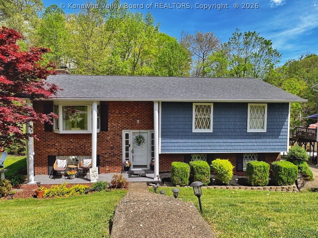 48 Spruce Lane, Poca, WV 25159
