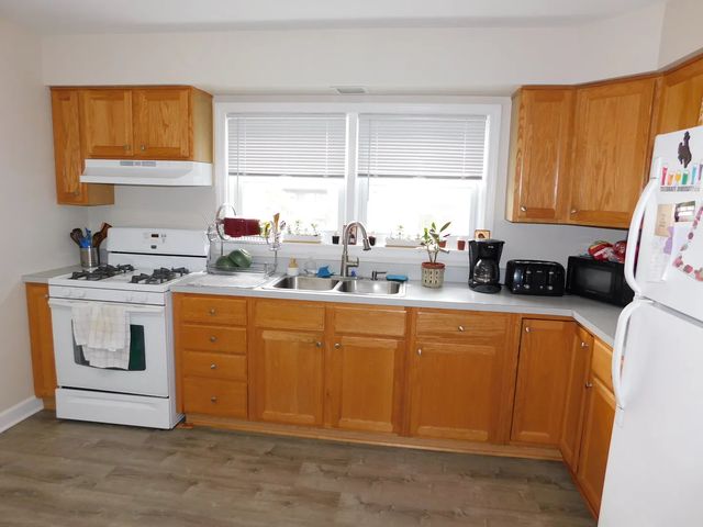 1911 Dewes Street 1911, Glenview, IL 60025