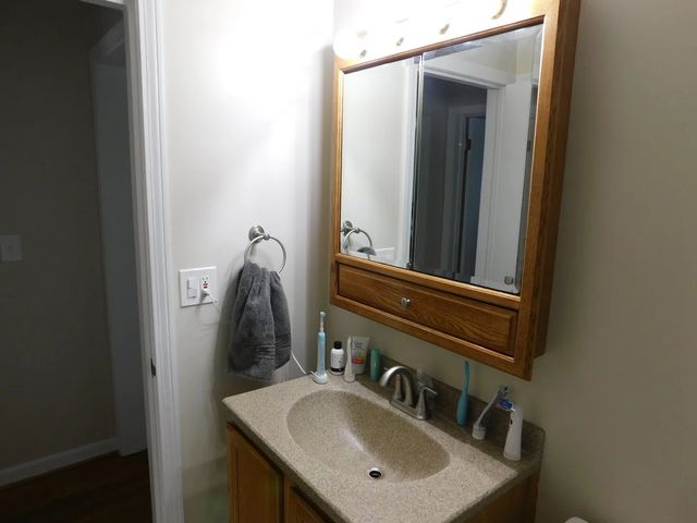 1911 Dewes Street 1911, Glenview, IL 60025