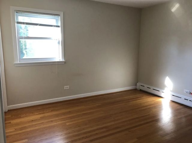 1911 Dewes Street 1911, Glenview, IL 60025