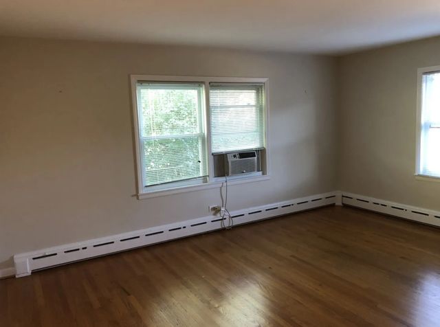1911 Dewes Street 1911, Glenview, IL 60025