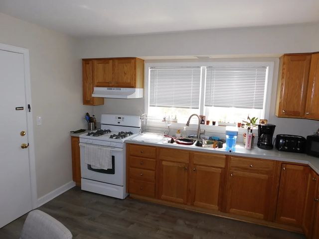 1911 Dewes Street 1911, Glenview, IL 60025