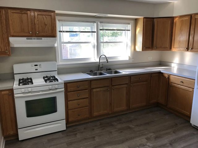 1911 Dewes Street 1911, Glenview, IL 60025