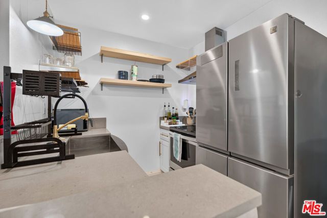 21801 Roscoe Boulevard 205, Los Angeles, CA 91304