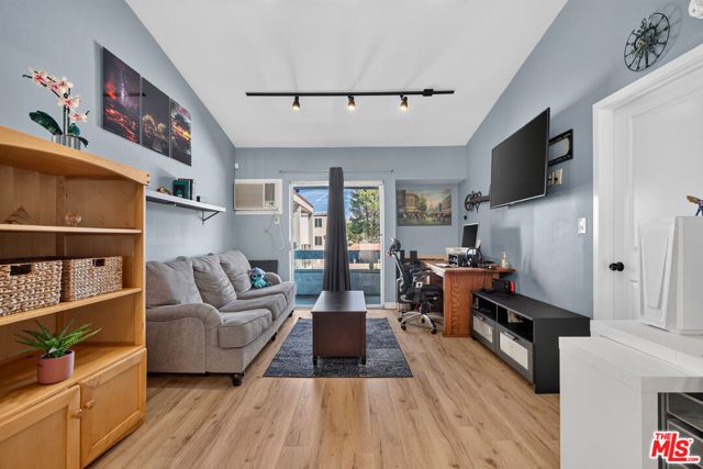 21801 Roscoe Boulevard 205, Los Angeles, CA 91304
