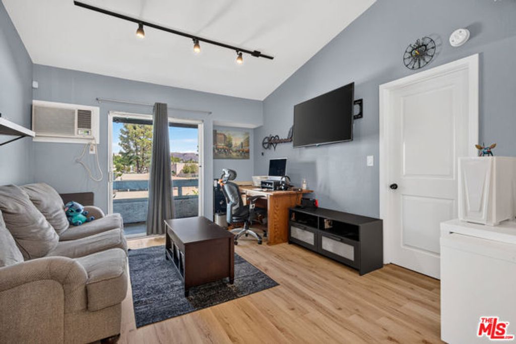21801 Roscoe Boulevard 205, Los Angeles, CA 91304