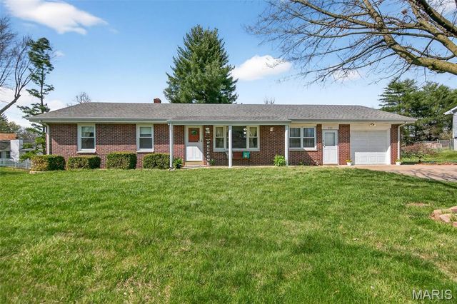 282 Diekamp Lane, St Charles, MO 63303