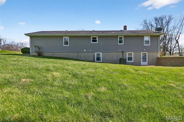 282 Diekamp Lane, St Charles, MO 63303