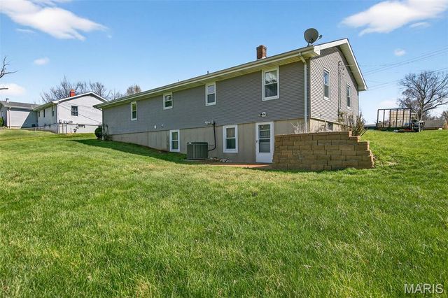 282 Diekamp Lane, St Charles, MO 63303