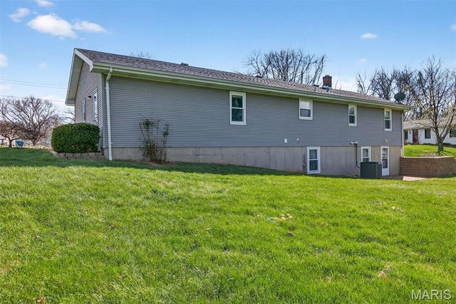 282 Diekamp Lane, St Charles, MO 63303