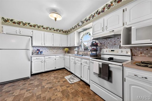 282 Diekamp Lane, St Charles, MO 63303