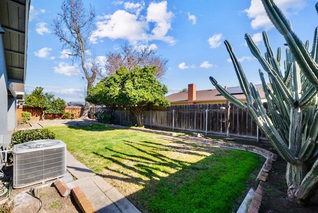 1648 Olivewood Ave, Manteca, CA 95336