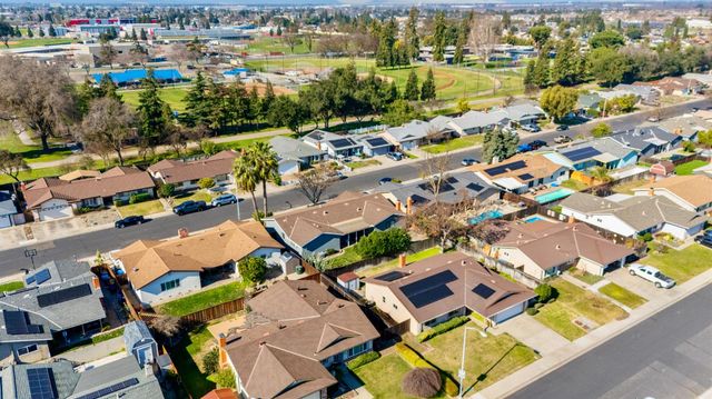 1648 Olivewood Ave, Manteca, CA 95336