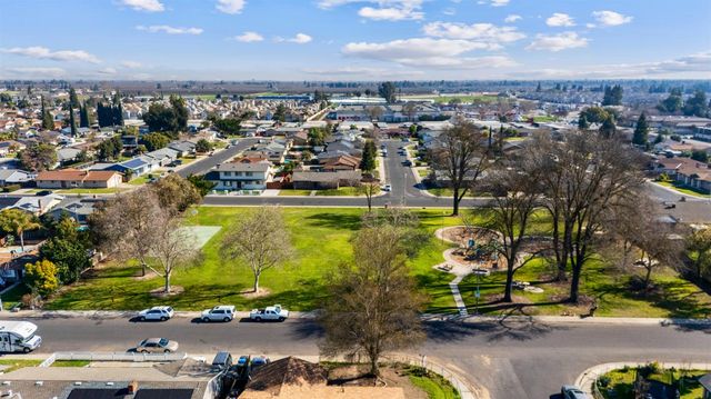 1648 Olivewood Ave, Manteca, CA 95336