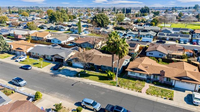 1648 Olivewood Ave, Manteca, CA 95336