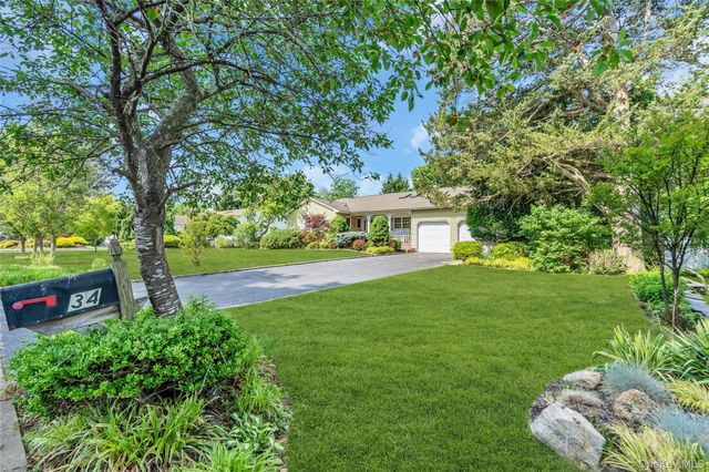34 Aberdeen Road, Smithtown, NY 11787