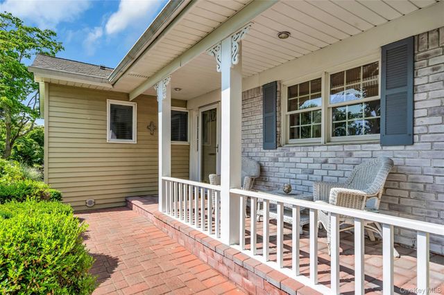 34 Aberdeen Road, Smithtown, NY 11787