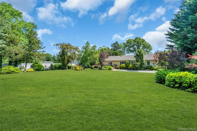 34 Aberdeen Road, Smithtown, NY 11787