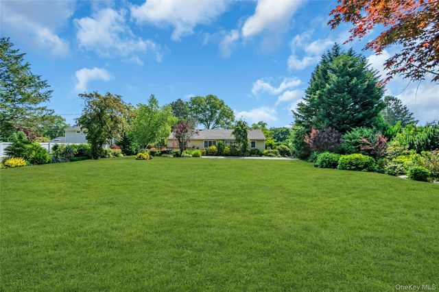 34 Aberdeen Road, Smithtown, NY 11787