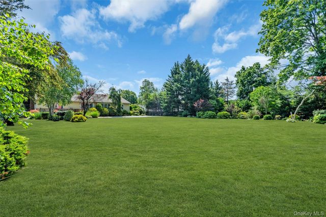 34 Aberdeen Road, Smithtown, NY 11787