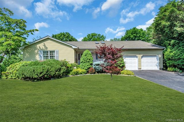 34 Aberdeen Road, Smithtown, NY 11787