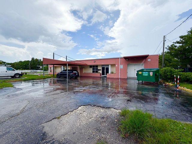 120 SW 70th Avenue, Pembroke Pines, FL 33023